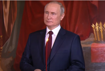 Путин якобы посетил пасхальную службу в Москве в то время, как на Одессу летели ракеты (видео)