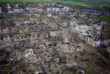 Все сравнивают с землей: оккупанты заняли поселок Новотошковское (фото)