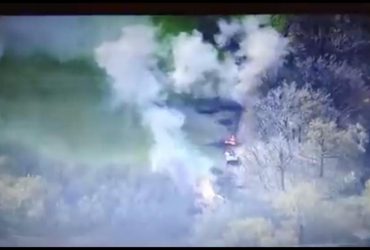 Артиллеристы ВСУ эффектно поджарили колонну вражеской техники (видео)