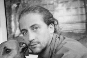 Російський телеведучий засудив війну і залишив РФ: Вона мені не мати