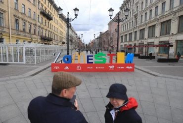 В России помянули ушедшие из страны бренды странной инсталляцией