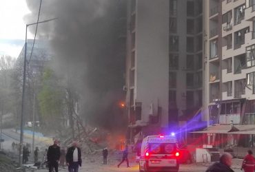 Ракетные удары по Киеву: под завалами в Шевченковском районе нашли погибшего