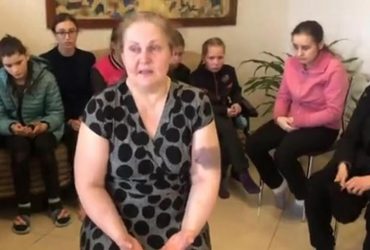 Думали, что бомбят: спасаясь от оккупантов многодетная семья попала в ДТП (видео)