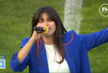 Michelle Andrade виконала гімн України під час благодійного матчу Динамо Загреб – Динамо Київ