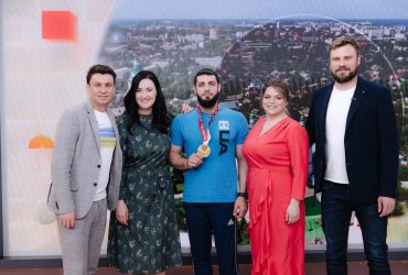 Соломия Витвицкая и паралимпиец Сергей Емельянов на аукционе собрали на нужды ВСУ 1 миллион гривень (фото)