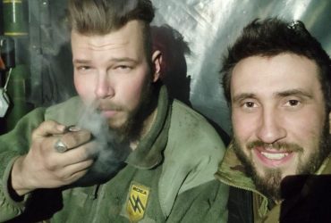 Бойцы Азова показали, какое жилье они себе сооружают в подвалах Азовстали (видео)