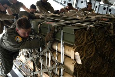 В Украину поступят из США боеприпасы для гаубиц калибра 155 мм