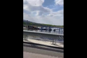 ЗСУ на Донбасі підірвали залізничний міст з російськими вагонами (відео)