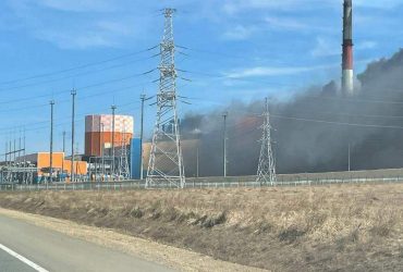 Хлопок уже на Сахаліні: потужна пожежа охопила російську ДРЕС-2 неподалік Японії (фото, відео)