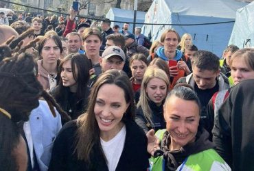 Отримали Джолі у рамках ленд-лізу: у соцмережах жартують щодо візиту акторки до Львова