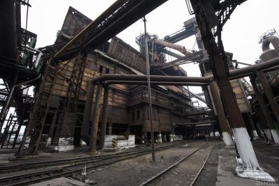 С "Азовстали" немедленно нужно спасать тысячи человек, сообщили власти Мариуполя / фото УНИАН С "Азовстали" немедленно нужно спасать тысячи человек, сообщили власти Мариуполя / фото УНИАН