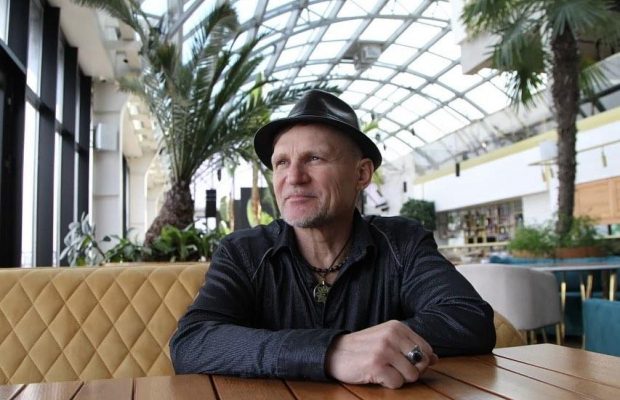 "Загадили и ограбили": Олег Скрипка показал, как в его доме под Бучей "повеселились" оккупанты (видео)