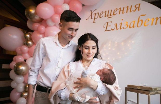 20-летний победитель "Голоса страны" Роман Сасанчин разводится с женой