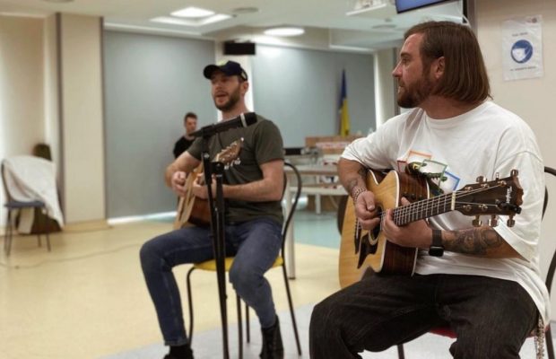 Гурт "Без обмежень" дав концерт у напіврозбитому Ірпені (відео)