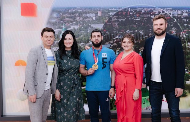 Соломия Витвицкая и паралимпиец Сергей Емельянов на аукционе собрали на нужды ВСУ 1 миллион гривень (фото)