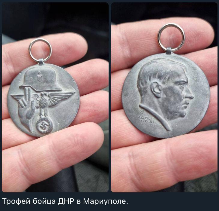 Россияне используют разграбленные музейные экспонаты для фейковых новостей / фото t.me/andriyshTime Россияне используют разграбленные музейные экспонаты для фейковых новостей / фото t.me/andriyshTime