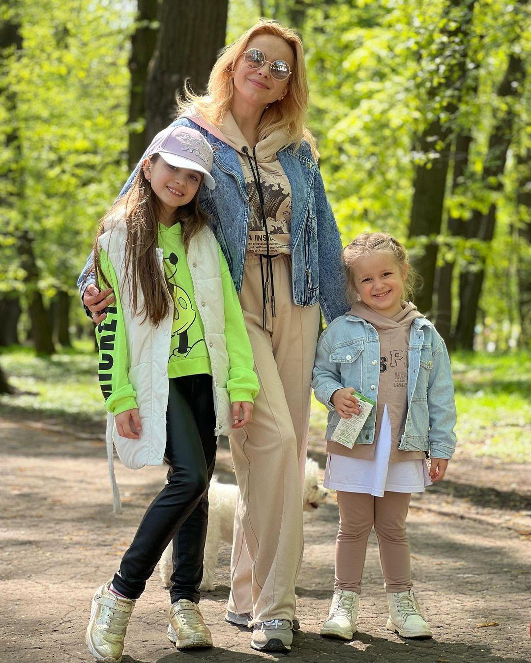 Лілія Ребрик з доньками Діаною і Поліною / Фото - instagram.com Лілія Ребрик з доньками Діаною і Поліною / Фото - instagram.com