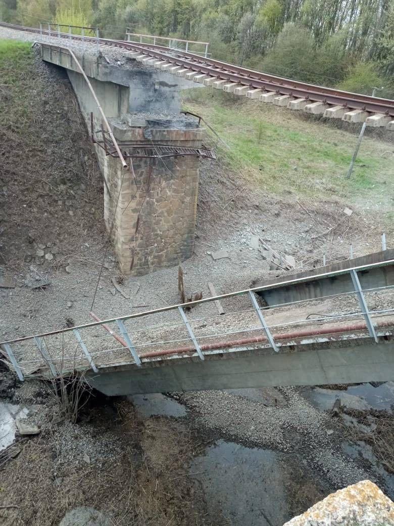 У Курській області обвалився залізничний міст / фото t.me/gubernator_46