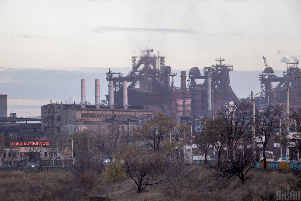 Россияне, предположительно, разминируют территорию "Азовстали" от своих авиабомб / фото УНИАН Россияне, предположительно, разминируют территорию "Азовстали" от своих авиабомб / фото УНИАН