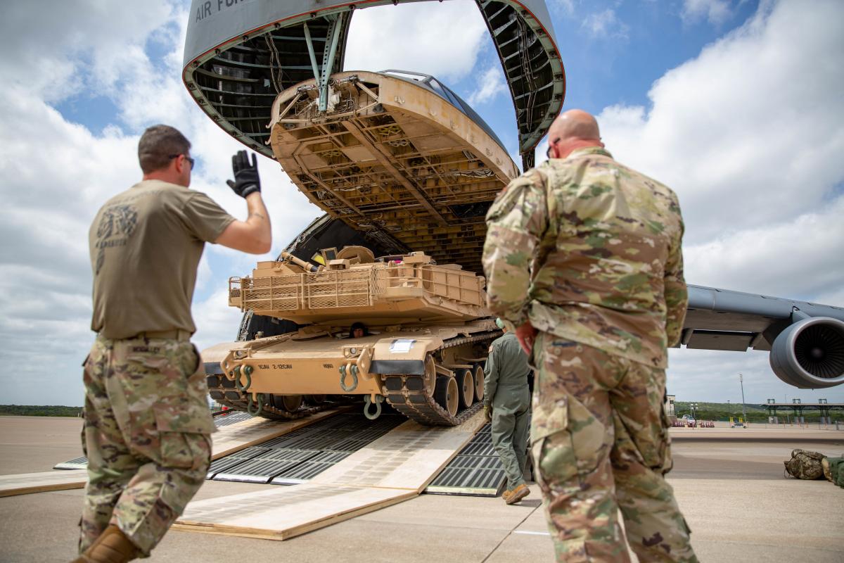 По ленд-лизу Украина сможет получить все необходимое вооружение / фото US Army По ленд-лизу Украина сможет получить все необходимое вооружение / фото US Army