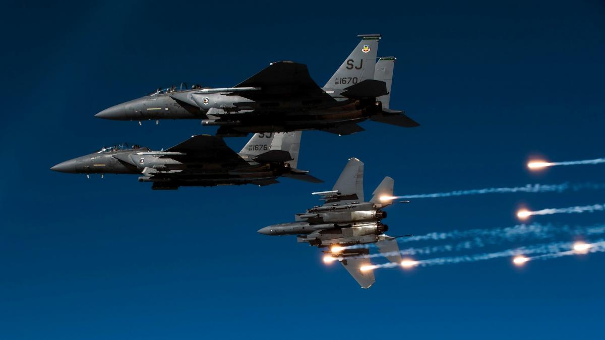 Истребитель-бомбардировщик F-15E Strike Eagle / US Air Force