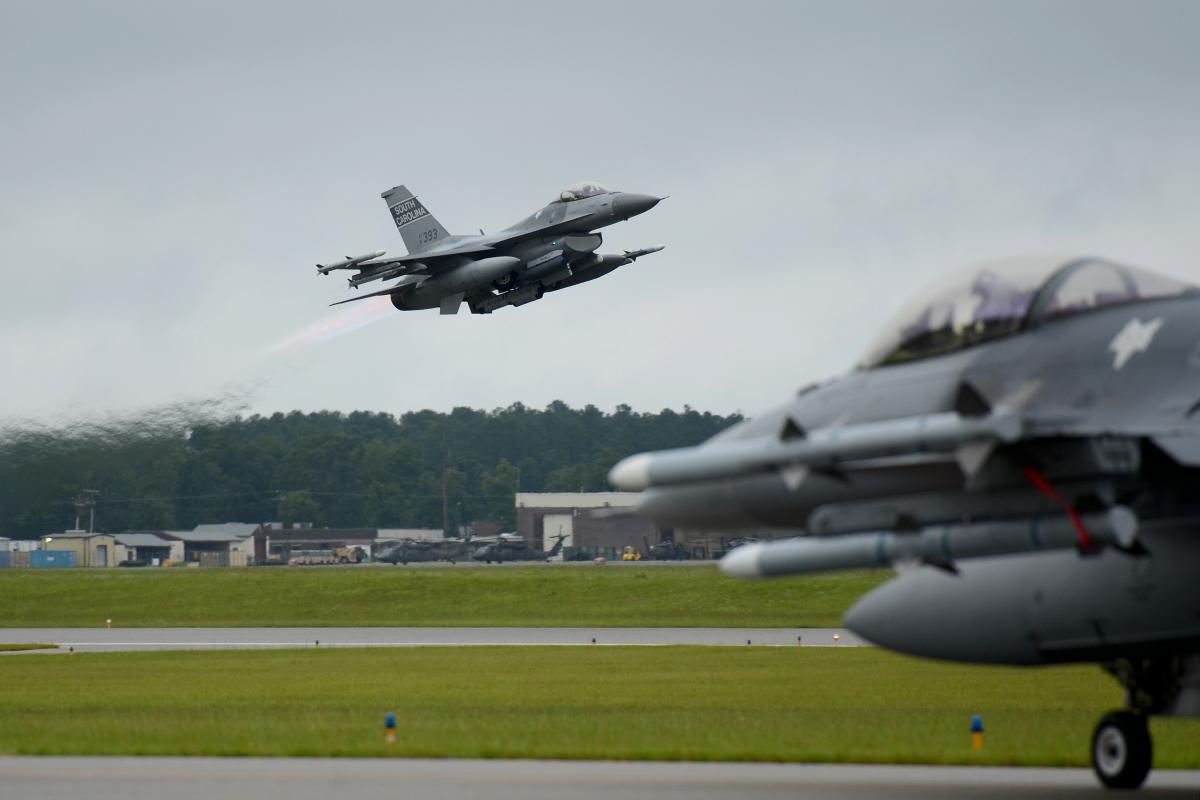 Дания планирует начать обучение украинских пилотов на F-16 в августе / US Air Force