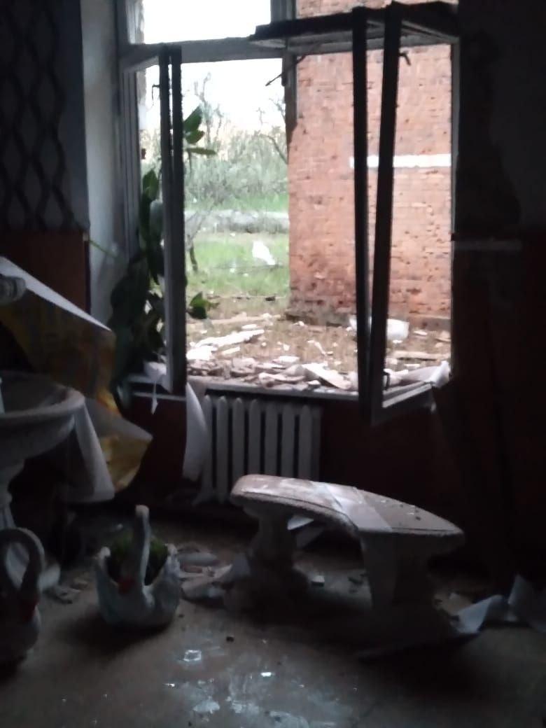 Руйнування на Сумщині внаслідок обстрілів минулої ночі / фото Дмитро Живицький Руйнування на Сумщині внаслідок обстрілів минулої ночі / фото Дмитро Живицький