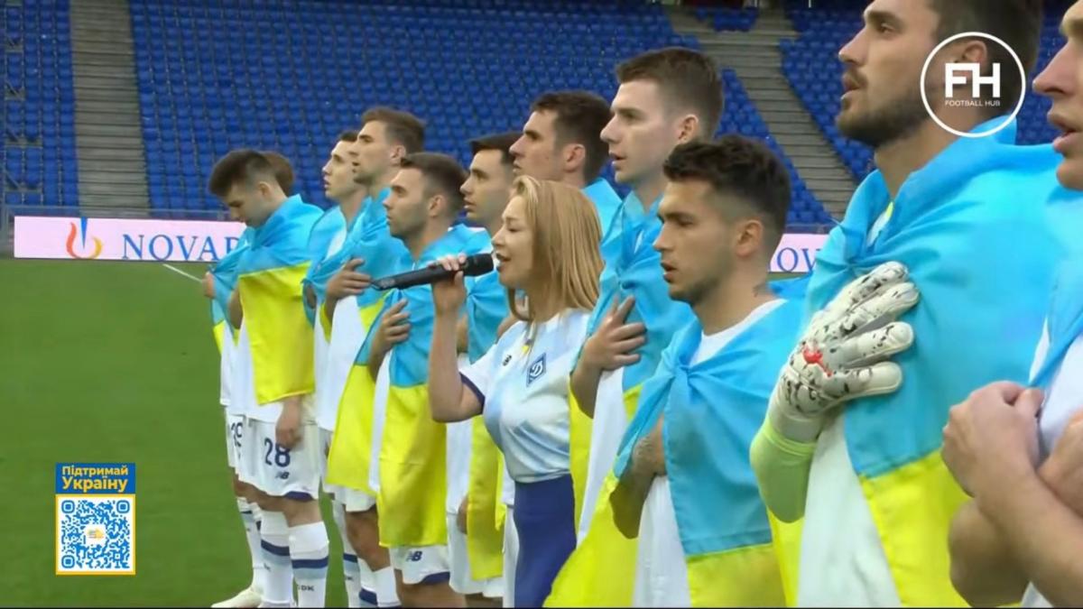 Тіна Кароль виконала гімн України під час благодійного матчу 'Базель' – 'Динамо Київ' Тіна Кароль виконала гімн України під час благодійного матчу 'Базель' – 'Динамо Київ'