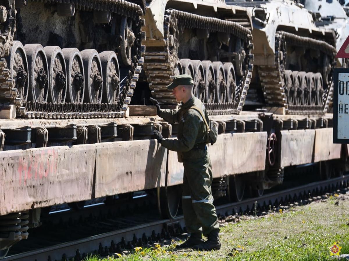 Беларусь отвела большую часть военной техники от своих границ / фото t.me/modmilby