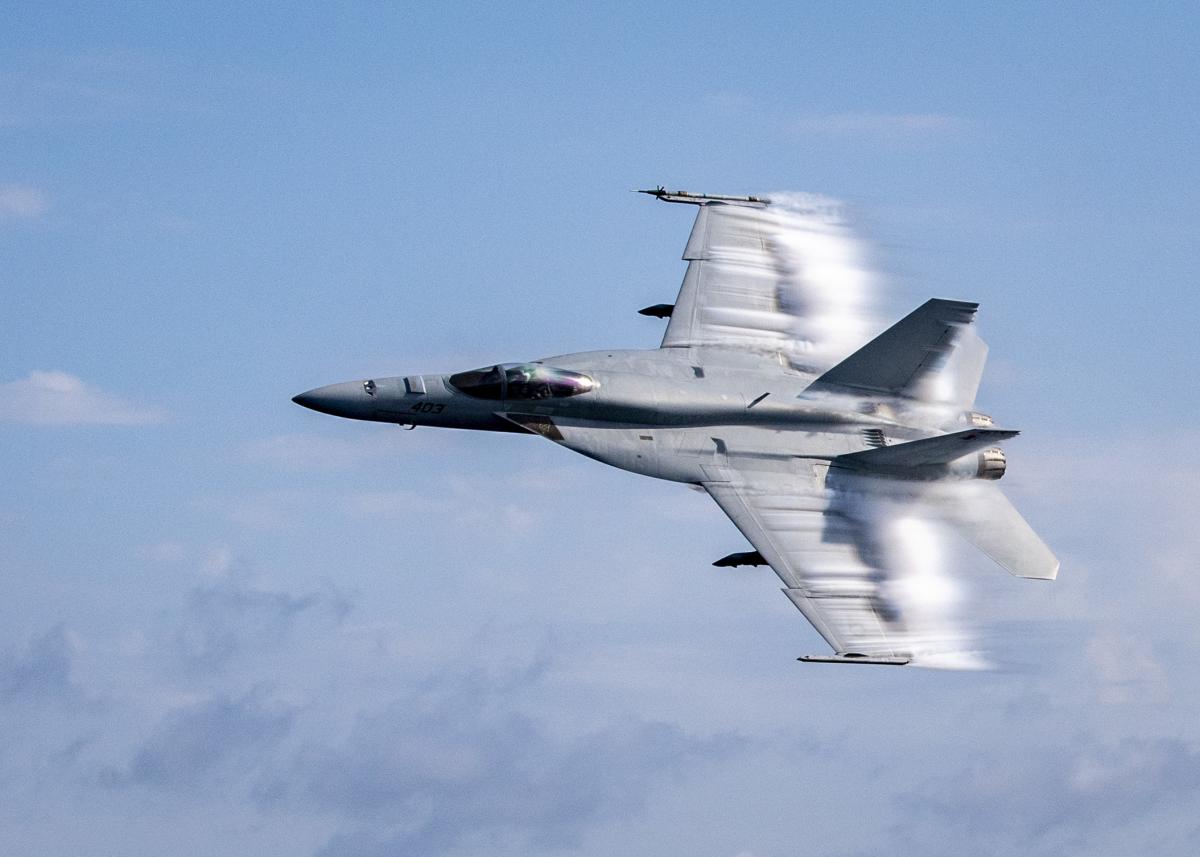 Винищувач F / A-18 Super Hornet коштує 177,3 млн дол. / фото US Army Винищувач F / A-18 Super Hornet коштує 177,3 млн дол. / фото US Army