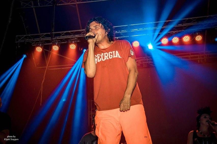 Футболка Кузьми Скрябіна виставлена на аукціон / Фото - instagram.com Футболка Кузьми Скрябіна виставлена на аукціон / Фото - instagram.com