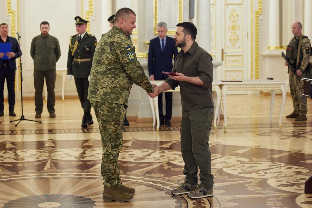 Зеленский вручил первые боевые отличия независимой Украины / фото president.gov.ua