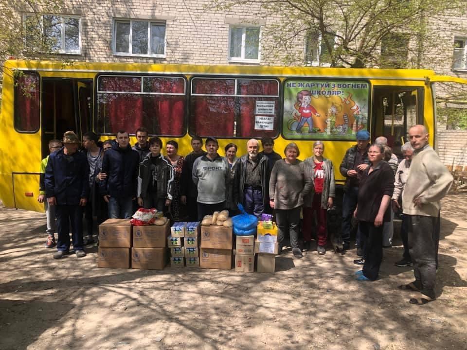 Оставшимся в городе поставляют гуманитарную помощь \ фото Фейсбук Сергей Гайдай Оставшимся в городе поставляют гуманитарную помощь \ фото Фейсбук Сергей Гайдай