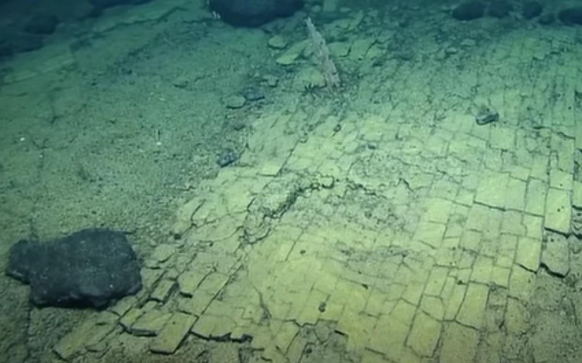 На дне Тихого океана нашли "дорогу из желтого кирпича" / скриншот из видео