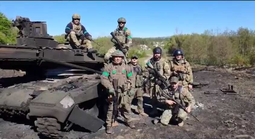 Українські захисники знищили російський танк Т-90 / скрін відео Українські захисники знищили російський танк Т-90 / скрін відео