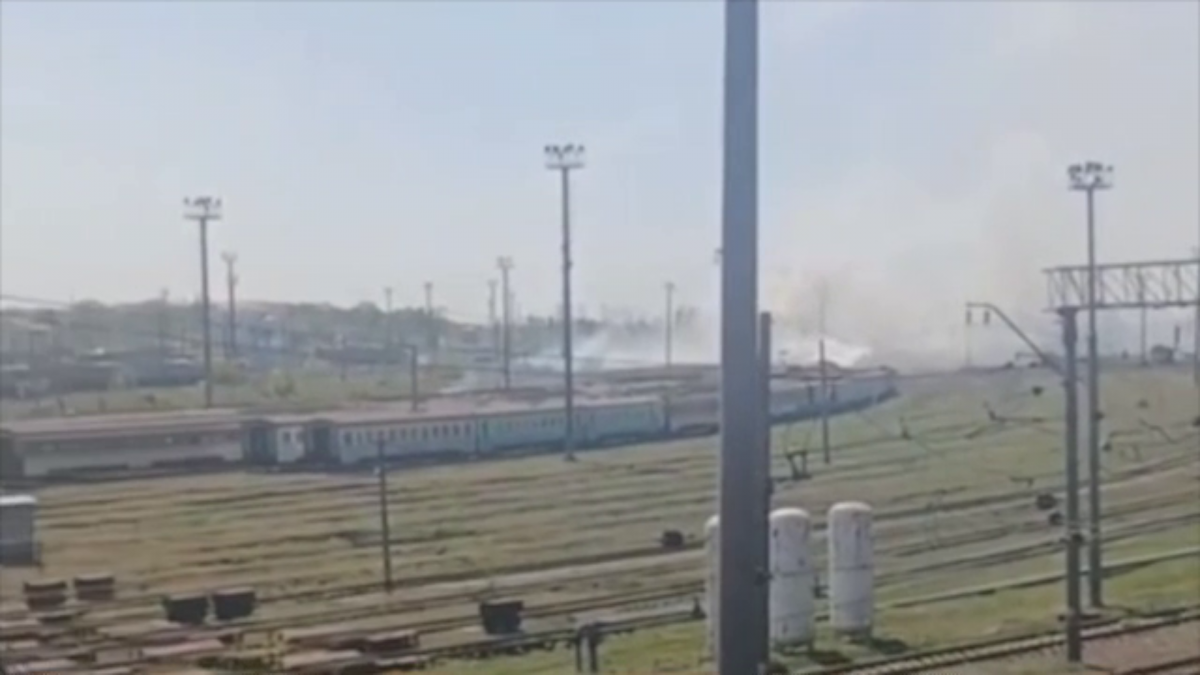 APU damaged an important railway junction in the Donetsk region / screenshot