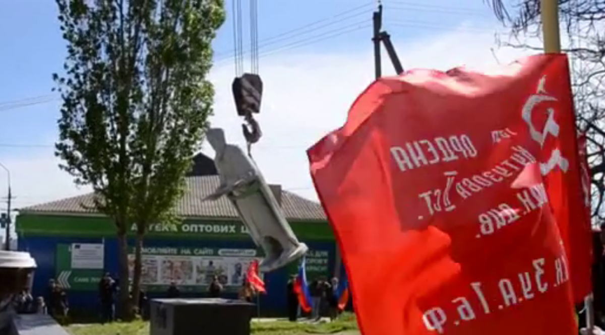За словами радника мера Маріуполя, окупанти хочуть викорчувати все, що пов'язує з Україною, - мову, історію, культуру / скріншот За словами радника мера Маріуполя, окупанти хочуть викорчувати все, що пов'язує з Україною, - мову, історію, культуру / скріншот