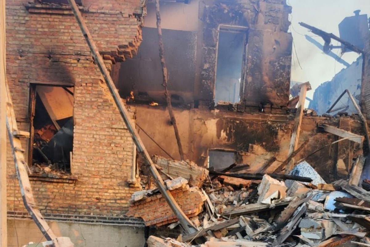 The invaders dropped a bomb on a school in Belogorovka / photo t.me/dsns_telegram