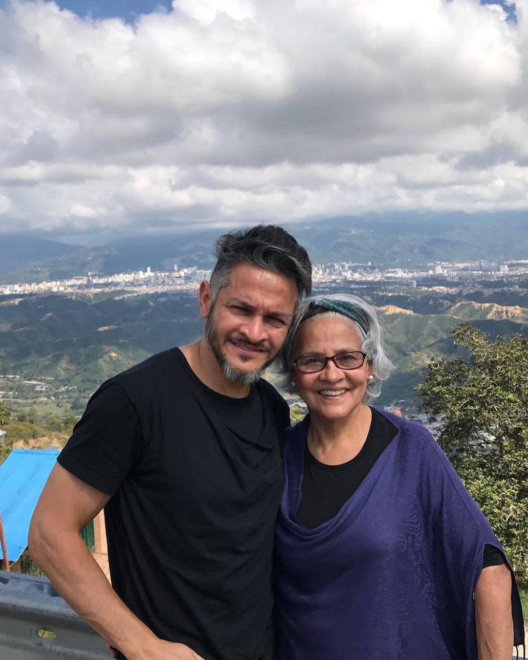Hector Jimenez-Bravo with his mother / Photo - instagram.com