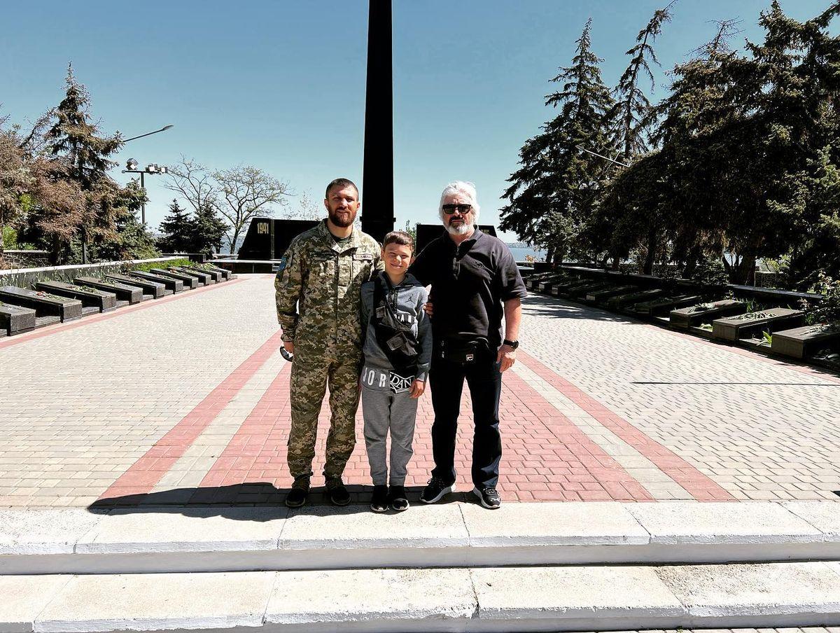 Василий Ломаченко с отцом и сыном / фото instagram.com/lomachenkovasiliy