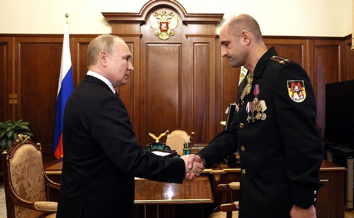 Путін розповів батькові вбитого в Україні військового, як шукав шанс для миру / фото прес-служба Кремля