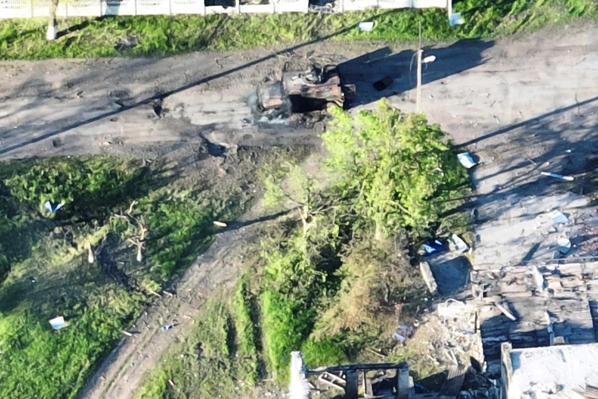 ВСУ уничтожили вражескую бронемашину "Тигр" и ее экипаж / фото t.me/ua_dshv