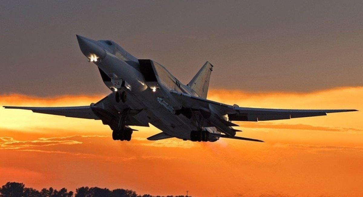 Російський Ту-22М3 з ракетами Х-22 / ілюстративне фото довоєнних часів Російський Ту-22М3 з ракетами Х-22 / ілюстративне фото довоєнних часів