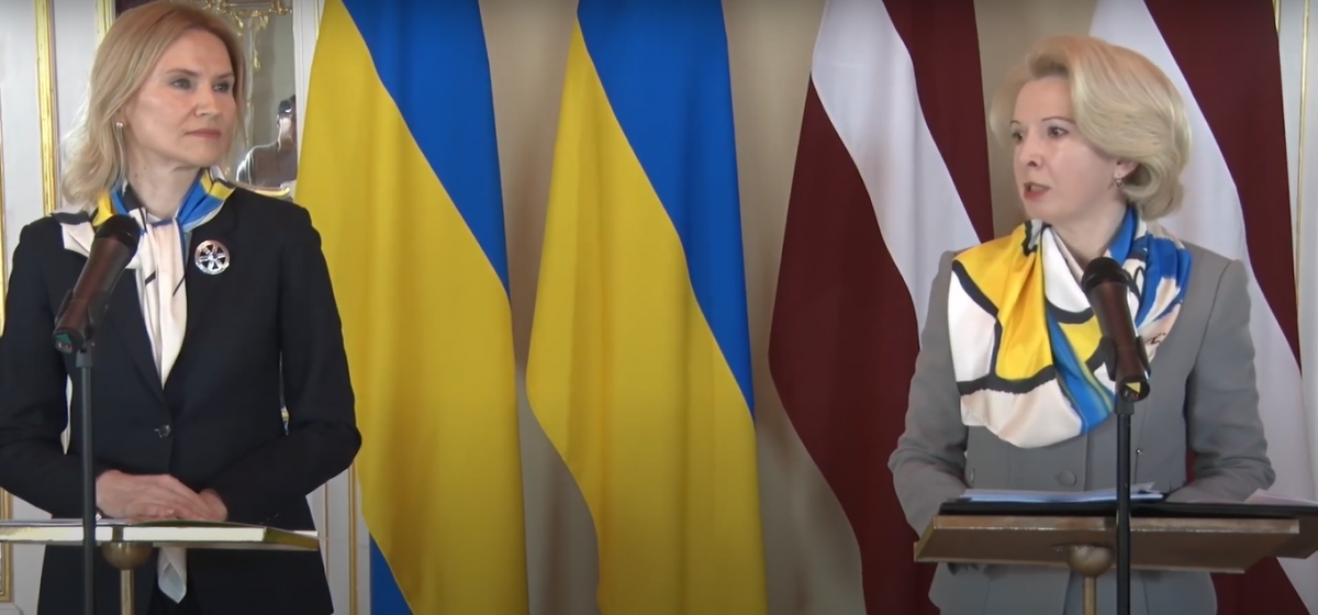 Олена Кондратюк з Інарою Мурніеце / скрін відео Олена Кондратюк з Інарою Мурніеце / скрін відео