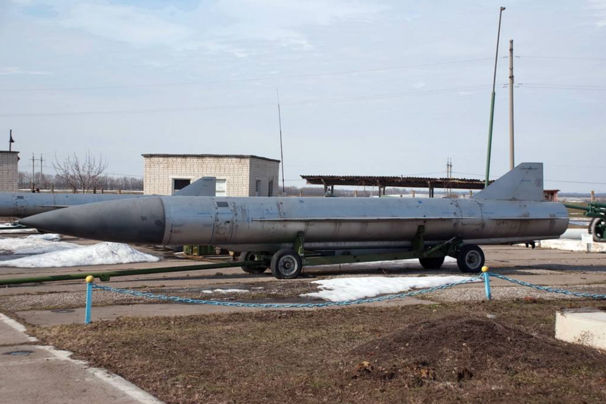 Россия бьет по мирным городам ракетами Х-22 / фото defence-ua.com Россия бьет по мирным городам ракетами Х-22 / фото defence-ua.com