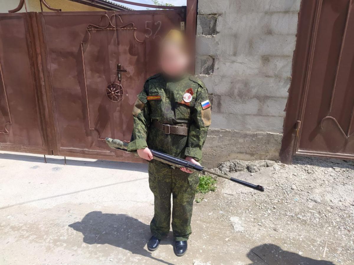 В РФ дітей змусили розстрілювати 'останнього фашиста' (фото) В РФ дітей змусили розстрілювати 'останнього фашиста' (фото)