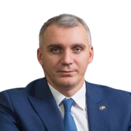 Коли починаєш думати, що важко, що заморився, просто треба згадати, що комусь на фронті набагато гірше – без світла, в холоді. А вони живуть і перемагають