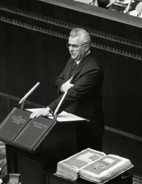 Леонід Кравчук під час інавгурації у Верховній Раді, 5 грудня 1991 року / фото УНІАН