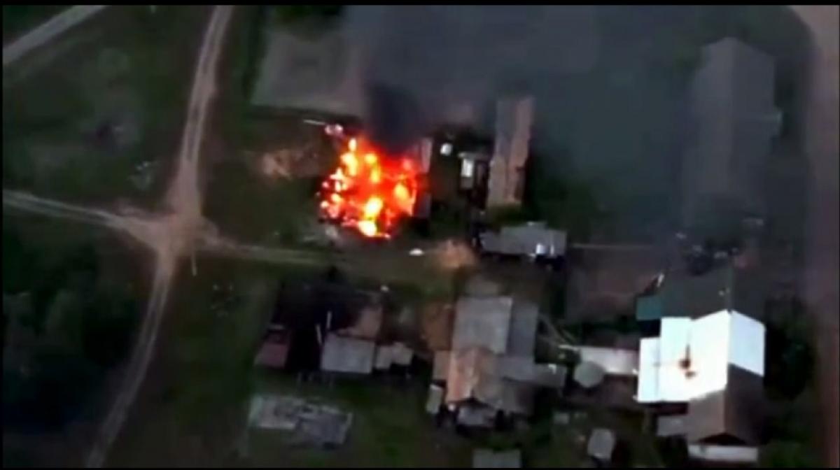 На видео зафиксировано, как пылает вертолет оккупантов / Скриншот