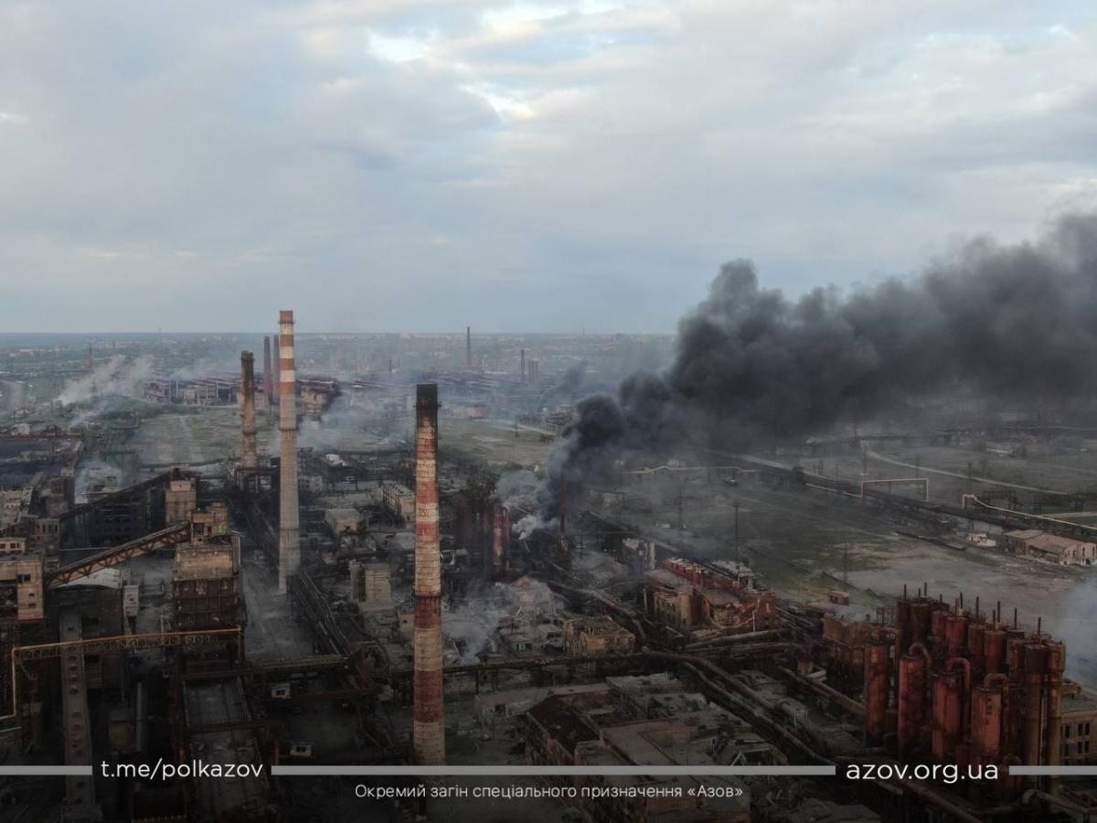 Росія продовжує бомбардування "Азовсталі" / фото полку"Азов"